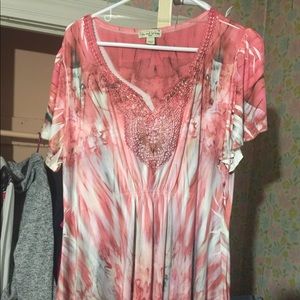 Live and Let Live 1x silk like top.